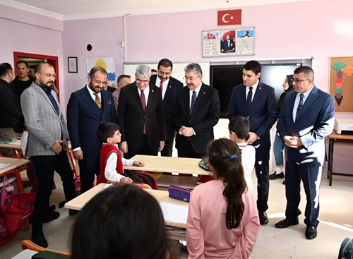 Vali Dr. Erdinç Yılmaz, Toprakkale Dağıstan Şehit Sedat Yıldız İlkokulu'nu Ziyaret Etti