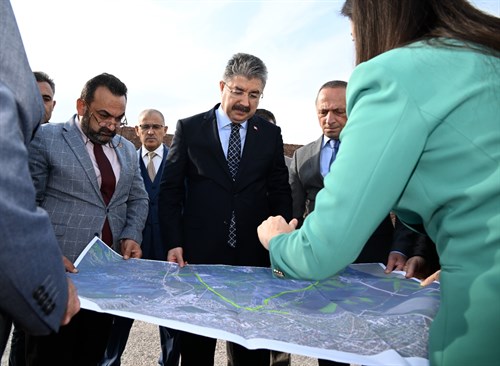 Vali Dr. Erdinç Yılmaz, Osmaniye Batı Kavşağı (Sakızgediği Köyü) Otoyol Bağlantı Yolu Yapım Çalışmalarında İncelemelerde Bulundu