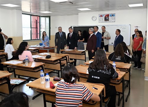 Vali Dr. Erdinç Yılmaz Kadirli Ahmet Topaloğlu Mesleki ve Teknik Anadolu Lisesi'ni Ziyaret Etti