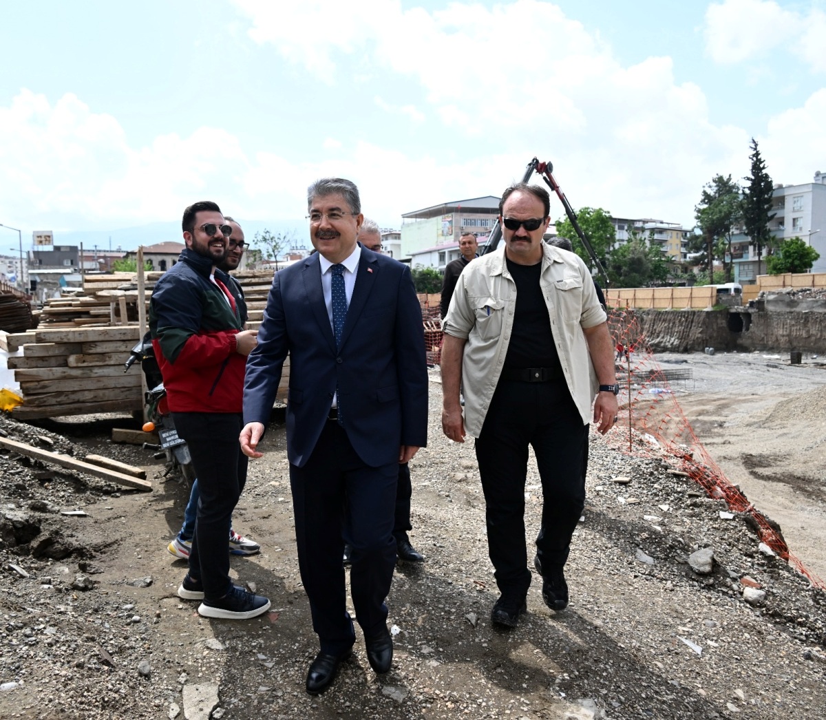 Vali Yılmaz, 45 İşyerinin Yapımının Devam Ettiği Alibeyli-1 Rezerv Yapı Alanında İnceleme ve Denetlemelerde Bulundu